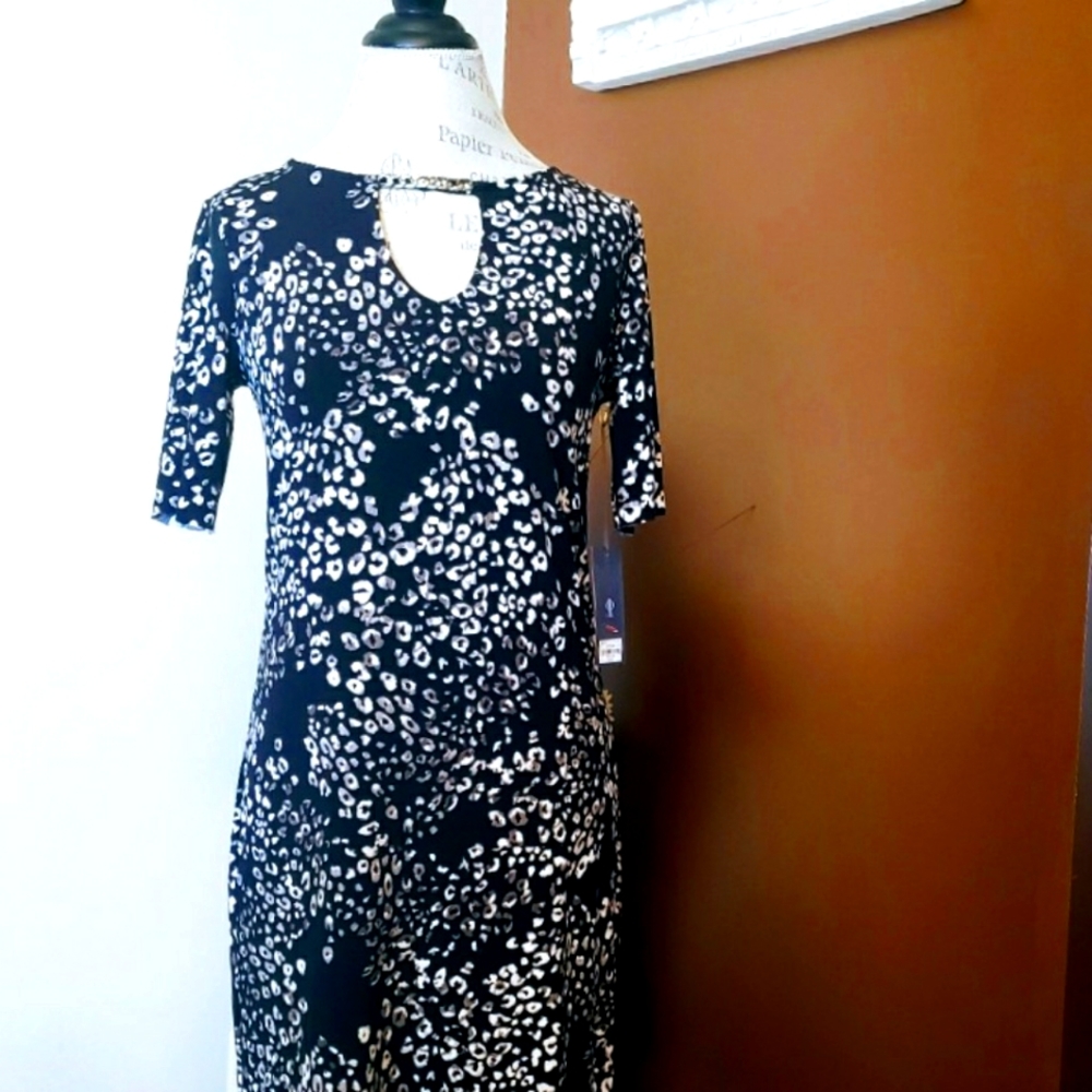 🌸🌸 3 for $25 NWT Jennifer Lopez Dress